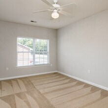 Spencer Crossing in Greensboro, NC - Building Photo - Building Photo