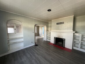 1013 W Decatur St in Decatur, IL - Building Photo - Building Photo