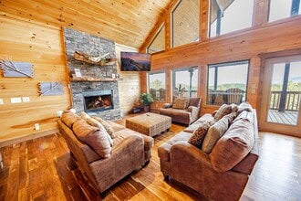 921 Ridge Peak Dr in Blairsville, GA - Building Photo - Building Photo