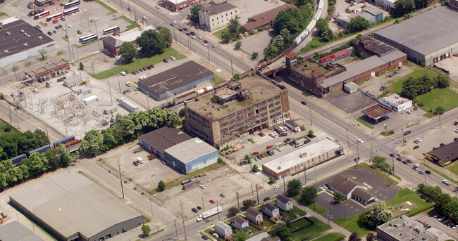 Gateway on Broadway in Louisville, KY - Building Photo - Primary Photo