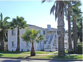 Villa Blanca Apartments