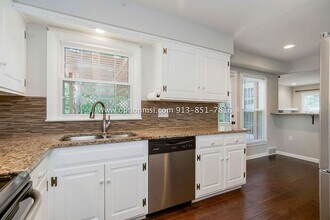 9913 Foster St in Overland Park, KS - Building Photo - Building Photo