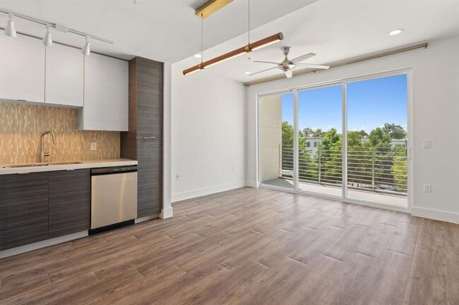 property at 604 N Bluff Dr