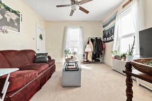 30 Pond St, Unit 2 in Beverly, MA - Building Photo