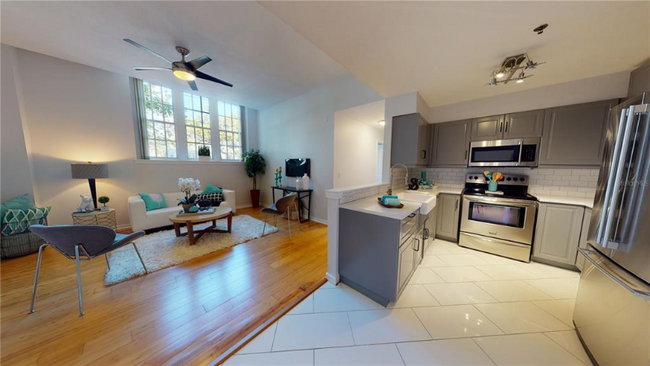 701 Mirror Lake Dr N-Unit -Apt 113 in St. Petersburg, FL - Building Photo - Building Photo