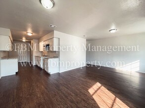 1603 S Hall St in Ennis, TX - Building Photo - Building Photo
