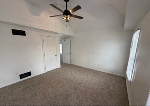 39 W Ramlow Alley in Columbus, OH - Building Photo - Building Photo