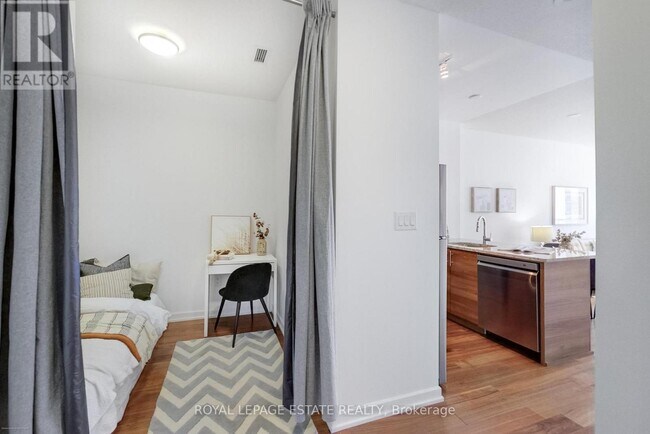 70 Forest Manor Rd in Toronto, ON - Building Photo - Building Photo