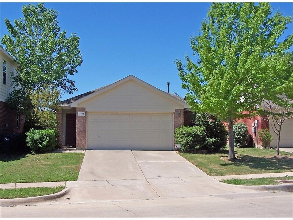 11405 Gloriosa Dr in Fort Worth, TX - Building Photo