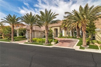 2733 Red Arrow Dr in Las Vegas, NV - Building Photo - Building Photo
