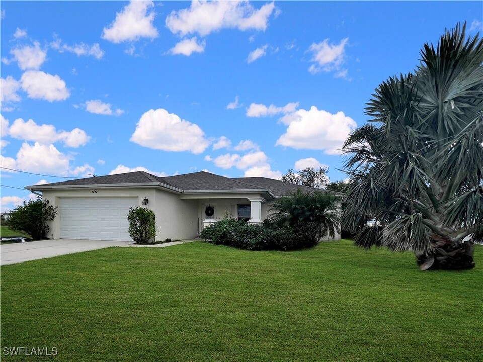 2222 NE 15th Terrace in Cape Coral, FL - Building Photo