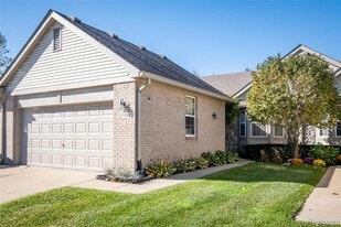 41063 Millbrook Dr in Sterling Heights, MI - Building Photo
