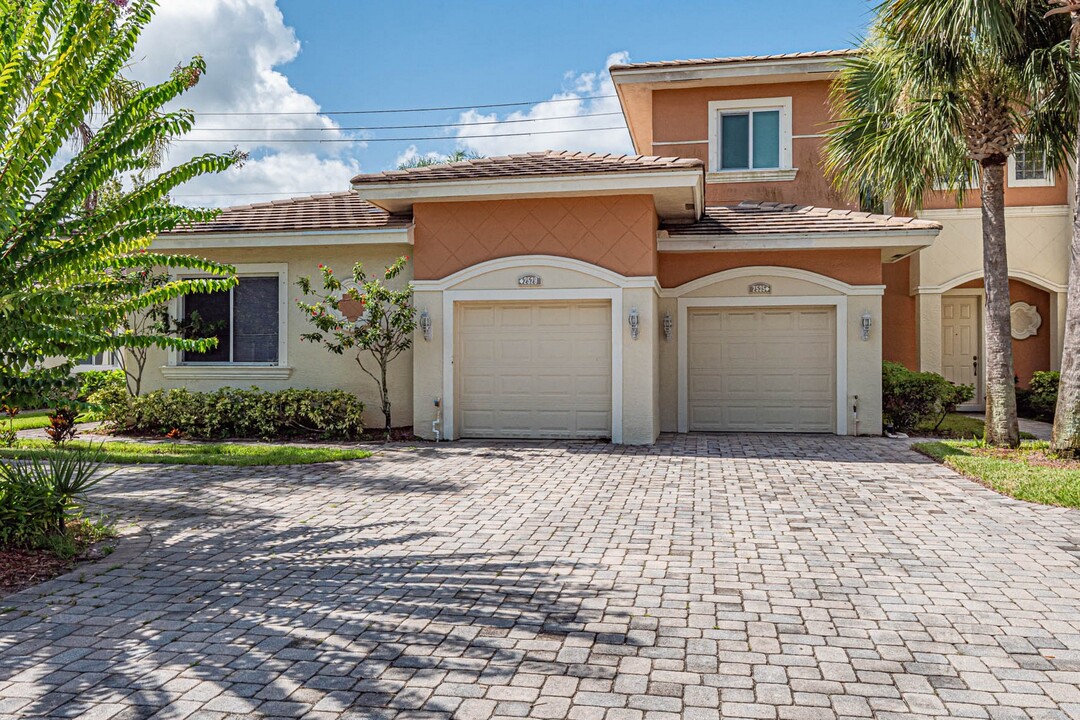 2529 Langrove Ln SW in Vero Beach, FL - Building Photo