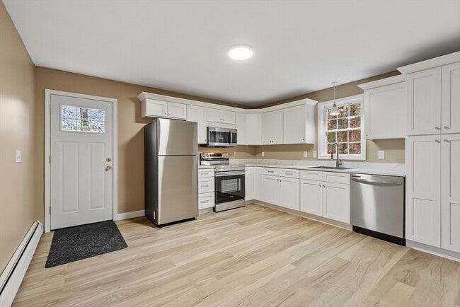 72 Patterson Rd in Shirley, MA - Building Photo - Building Photo