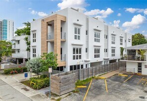 434 SW 10th St in Miami, FL - Building Photo
