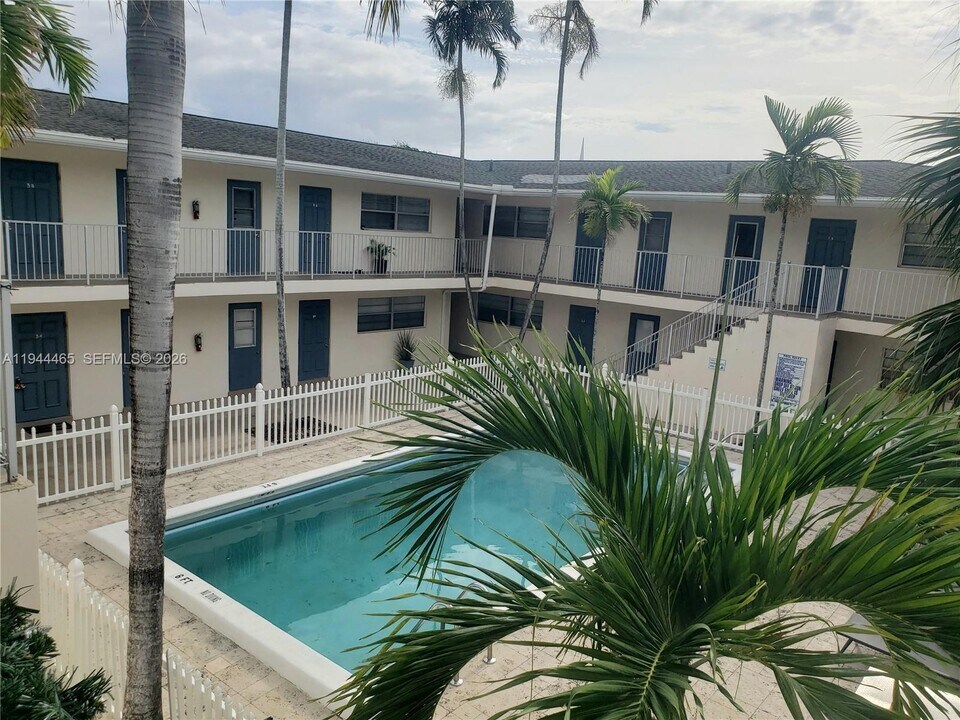 190 SE 12th Ave in Pompano Beach, FL - Building Photo