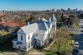 133 W Craig Pl in San Antonio, TX - Building Photo - Building Photo