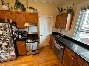12 Claremon St, Unit 1 in Somerville, MA - Building Photo - Building Photo