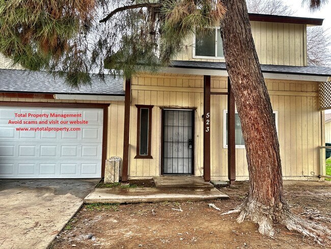 523 W Meadow Ct in Tulare, CA - Building Photo - Building Photo