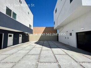 3721 San Pedro St in Los Angeles, CA - Building Photo - Building Photo