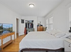 715 Grand Ave, Unit 2 in St. Paul, MN - Building Photo - Building Photo