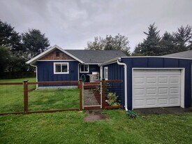 9 Lokit St in Ocean Shores, WA - Building Photo