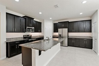 350 Misty Grove Ln in Sanford, FL - Building Photo - Building Photo
