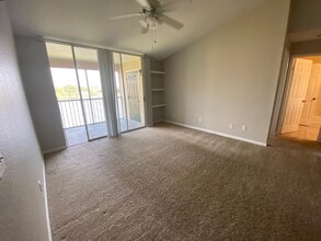 8903 Latrec Ave, Unit 304 in Orlando, FL - Foto de edificio - Building Photo