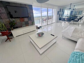 5838 Collins Ave in Miami Beach, FL - Building Photo - Building Photo