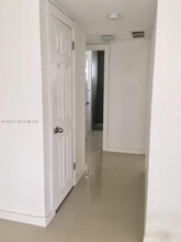 8035 Crespi Blvd in Miami Beach, FL - Foto de edificio - Building Photo