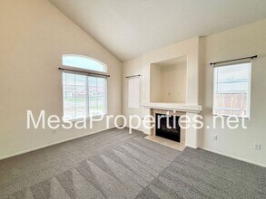 14744 Delicious St in Adelanto, CA - Building Photo - Building Photo