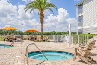 Century Lakehouse in Plant City, FL - Foto de edificio - Building Photo