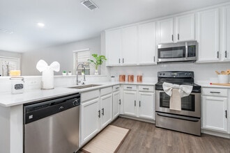 Audra Townhomes in Denton, TX - Foto de edificio - Building Photo