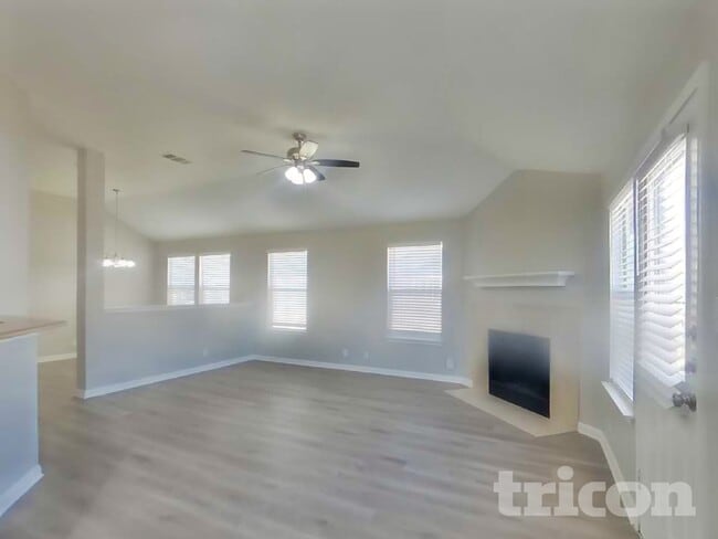 4842 Dahlia Terrace in San Antonio, TX - Foto de edificio - Building Photo