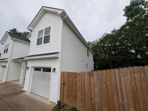 Room in Townhome on Sullins Rd in Charlotte, NC - Foto de edificio - Building Photo