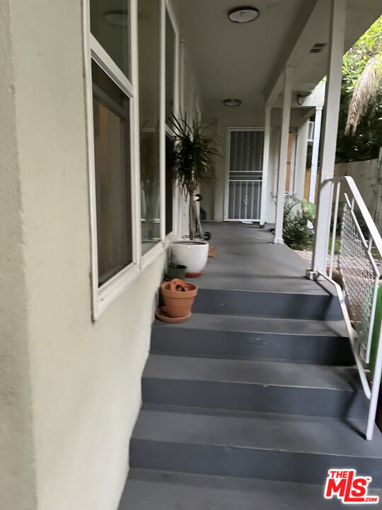1439 Rexford Dr in Los Angeles, CA - Building Photo - Building Photo