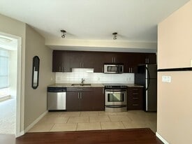 555 Delestre Ave in Coquitlam, BC - Building Photo