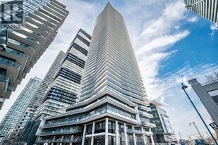 38 Annie Craig Dr in Toronto, ON - Building Photo