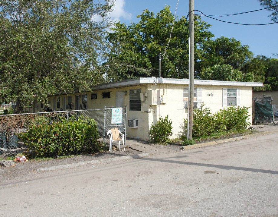 2005 NW 9th St in Pompano Beach, FL - Building Photo