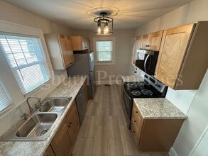 735 S Green St in Winston-Salem, NC - Foto de edificio - Building Photo