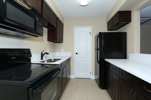 Sky Court Harbors at The Lakes