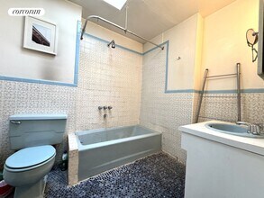 327 W 18th St in New York, NY - Building Photo - Building Photo