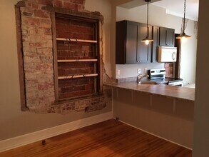 219 5th St, Unit 201 in West Des Moines, IA - Foto de edificio - Building Photo