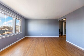 7718 S Jeffery Blvd in Chicago, IL - Building Photo - Building Photo