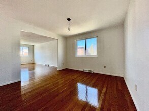 14 Kippy Dr in Newton, MA - Building Photo - Building Photo