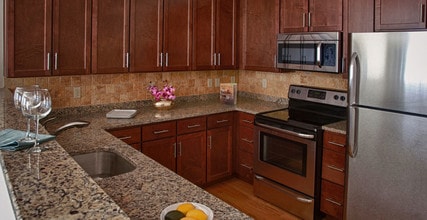 The Cove at Springfield in Springfield, NJ - Foto de edificio - Building Photo