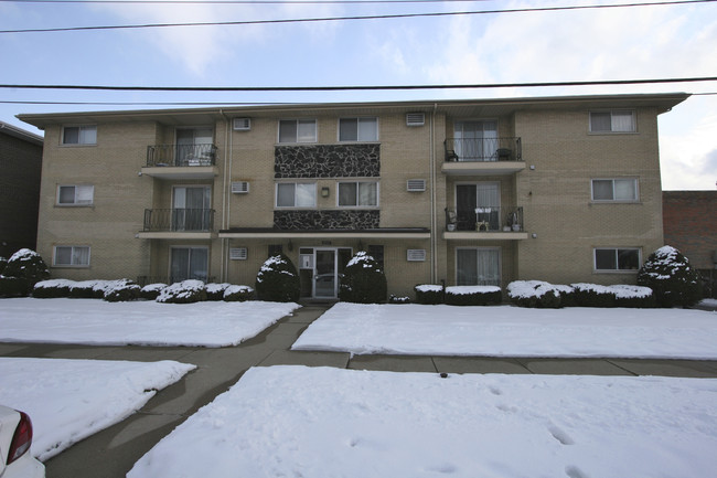 4725 W 106th Pl in Oak Lawn, IL - Foto de edificio - Building Photo