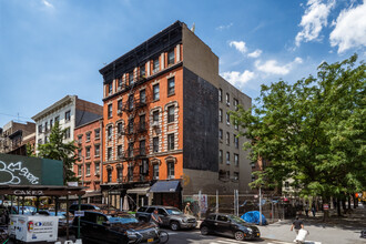 156 Sullivan St in New York, NY - Foto de edificio - Primary Photo