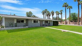 1021 W Las Palmaritas Dr in Phoenix, AZ - Building Photo