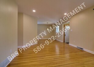 1929 Cresthill Ave in Royal Oak, MI - Building Photo - Building Photo